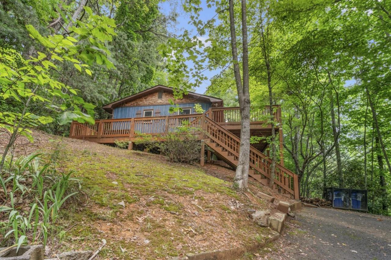 Serene Forest View- Hot Tub- Pet Friendly With Fenced Yard Hébergement de vacances