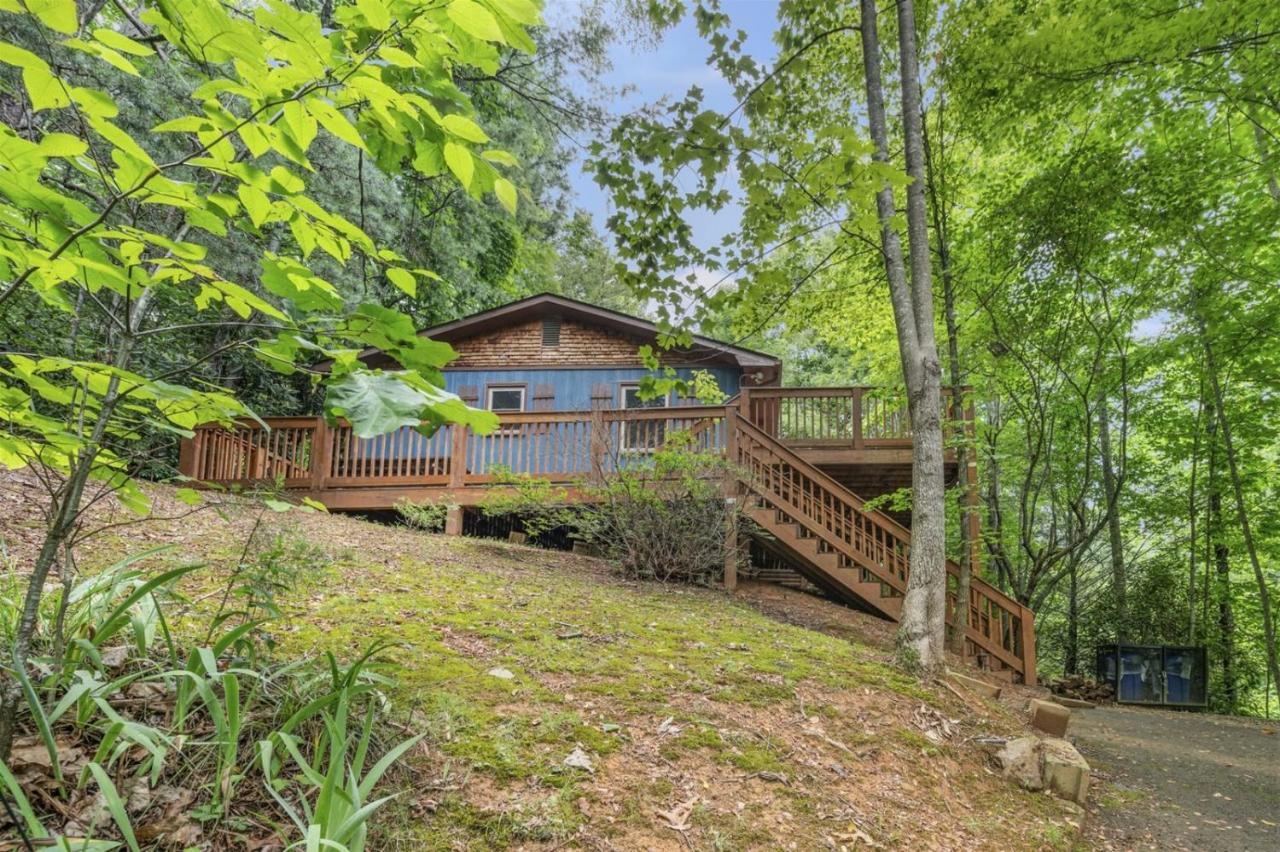 Serene Forest View- Hot Tub- Pet Friendly With Fenced Yard Hébergement de vacances